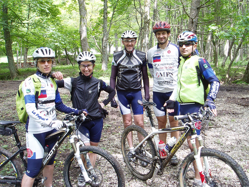 gal/2010/04 - Nel Parco delle foreste Casentinesi - 22 Maggio/04_lama_cancellino/4_gruppo-alla-lama.jpg